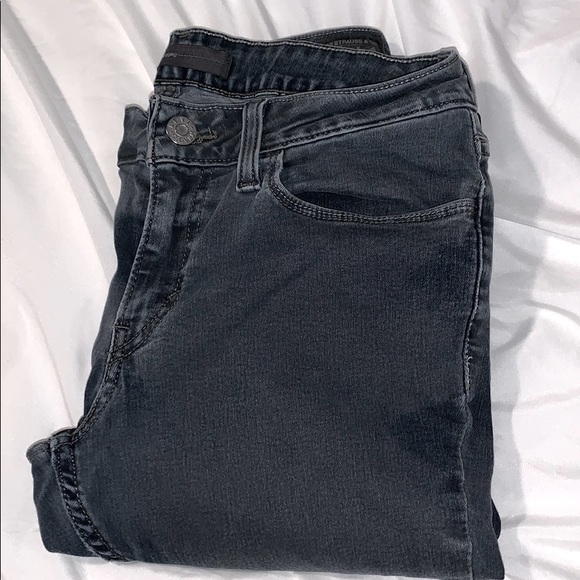 Levi’s Legging 535 Jean. Barely worn/like new. - Picture 2 of 4